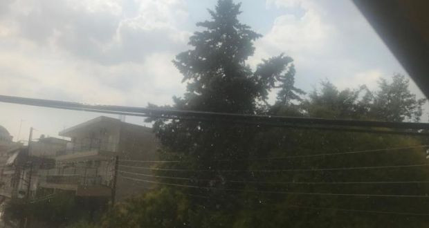 Αυγουστιάτικη μπόρα δρόσισε το Αγρίνιο (βίντεο)